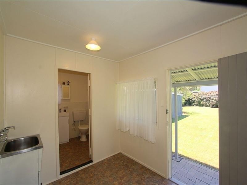 2 Windermere Street, Walkervale QLD 4670