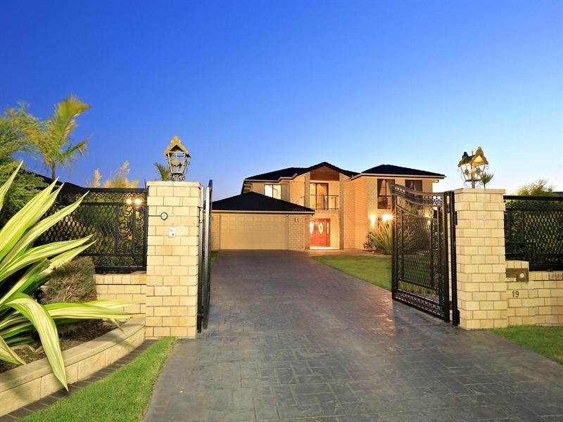 19 Parkview Terrace, Bundaberg North QLD 4670
