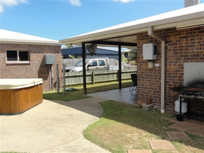 21 Acacia Street, Moore Park Beach QLD 4670