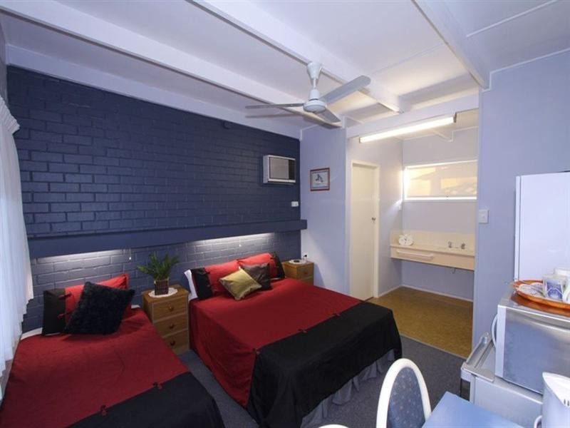 27 Club Avenue, Moore Park Beach QLD 4670