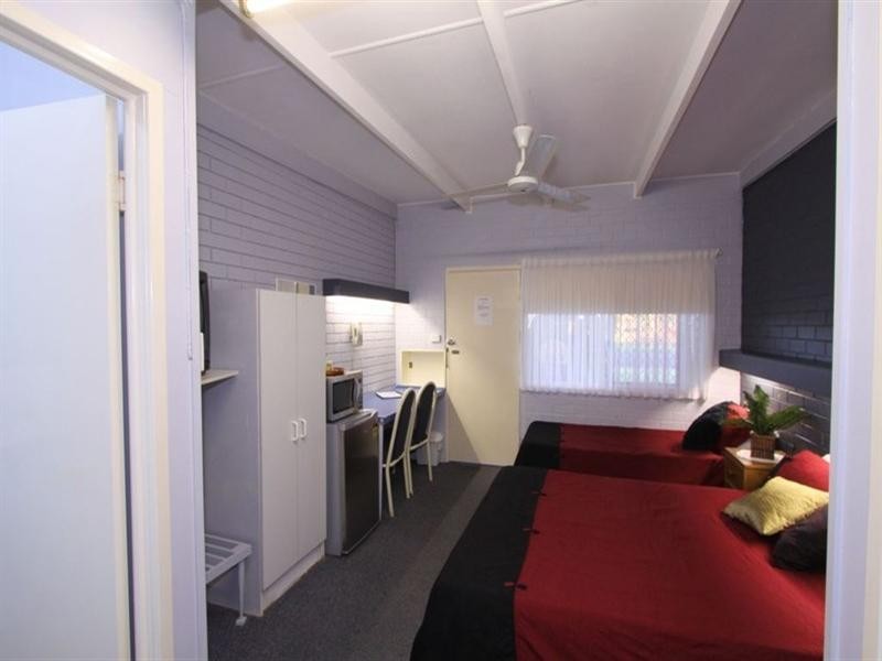 27 Club Avenue, Moore Park Beach QLD 4670