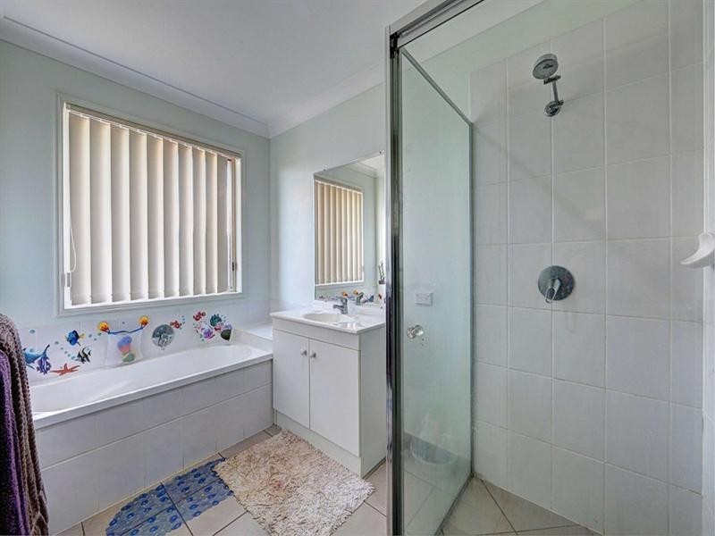 11 Blake Court, Thabeban QLD 4670