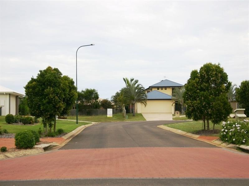 5 Tuckeroo Close, Coral Cove QLD 4670