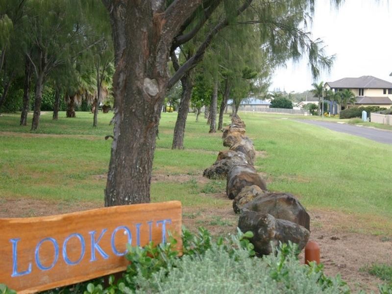 5 Tuckeroo Close, Coral Cove QLD 4670