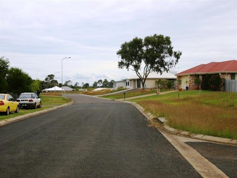 5 Tuckeroo Close, Coral Cove QLD 4670