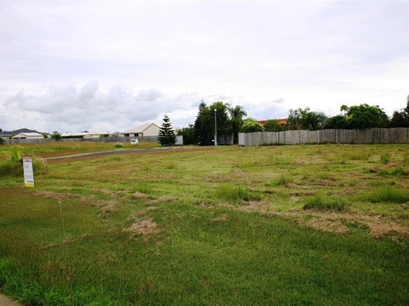 5 Tuckeroo Close, Coral Cove QLD 4670