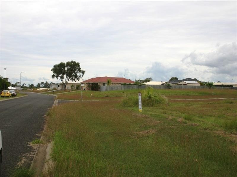 5 Tuckeroo Close, Coral Cove QLD 4670