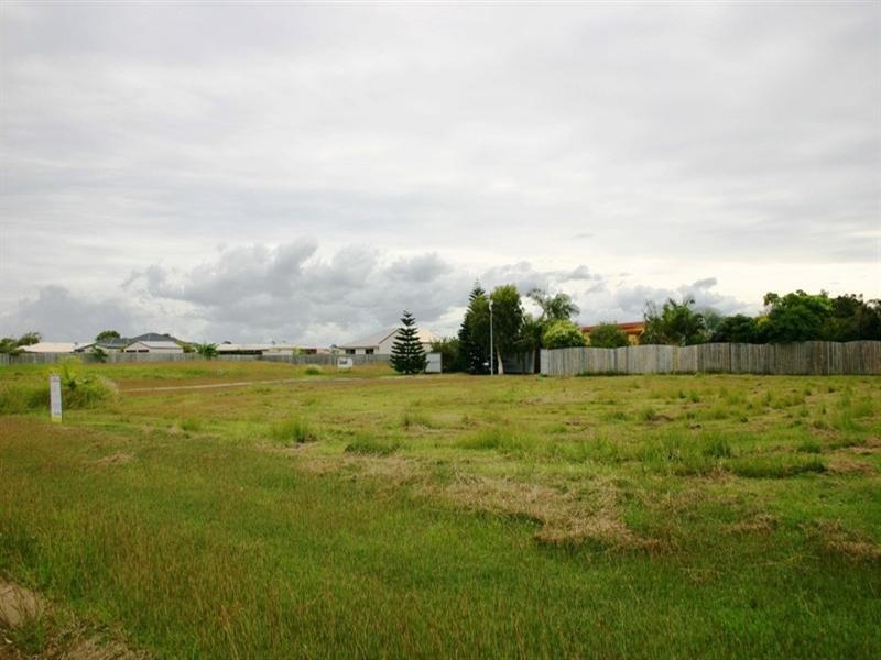 5 Tuckeroo Close, Coral Cove QLD 4670