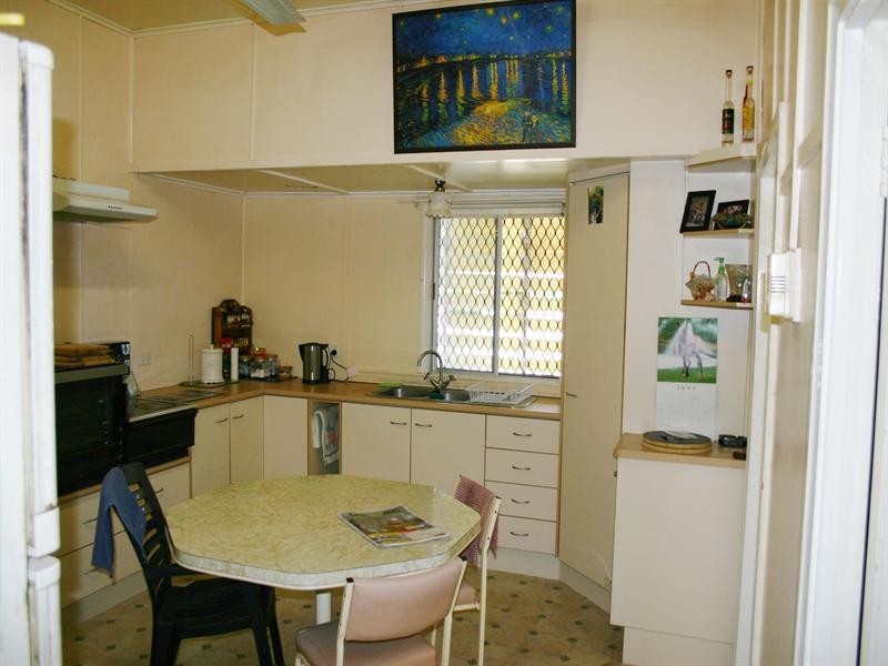 106 Elliott Heads Road, Avenell Heights QLD 4670