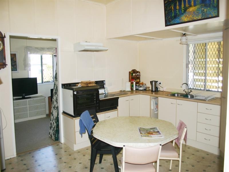 106 Elliott Heads Road, Avenell Heights QLD 4670