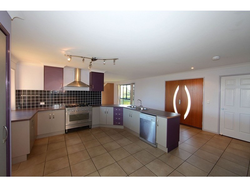 8 Bayview Terrace, Qunaba QLD 4670