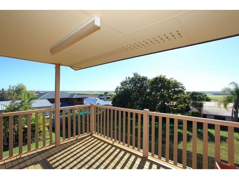 8 Bayview Terrace, Qunaba QLD 4670
