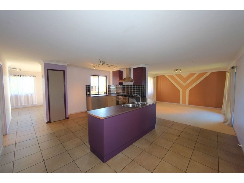8 Bayview Terrace, Qunaba QLD 4670
