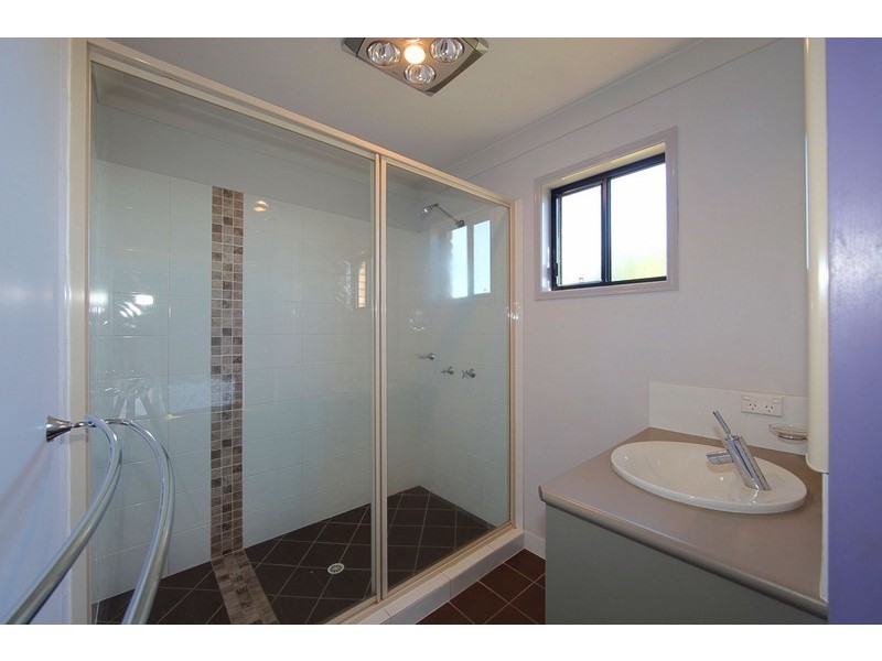 8 Bayview Terrace, Qunaba QLD 4670