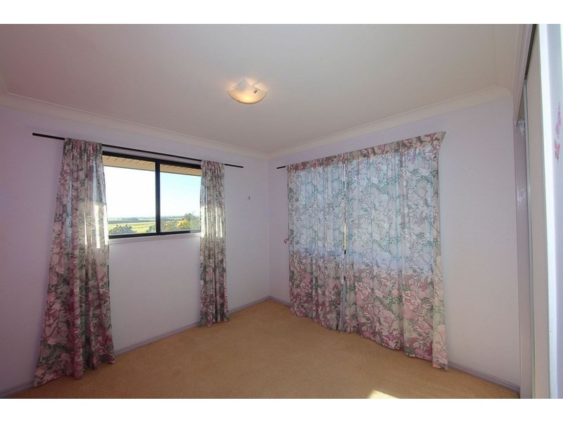 8 Bayview Terrace, Qunaba QLD 4670