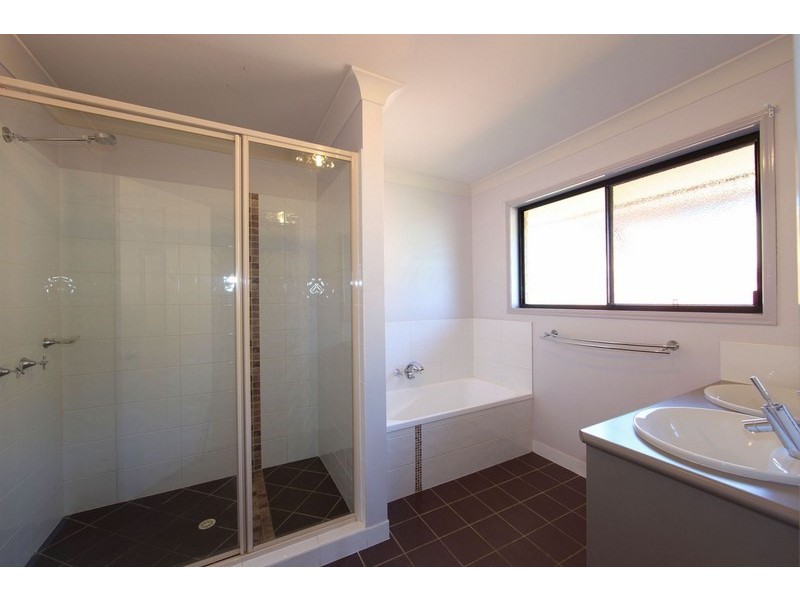 8 Bayview Terrace, Qunaba QLD 4670