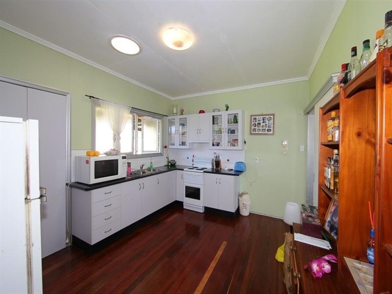 7 Hay St E, Avenell Heights QLD 4670