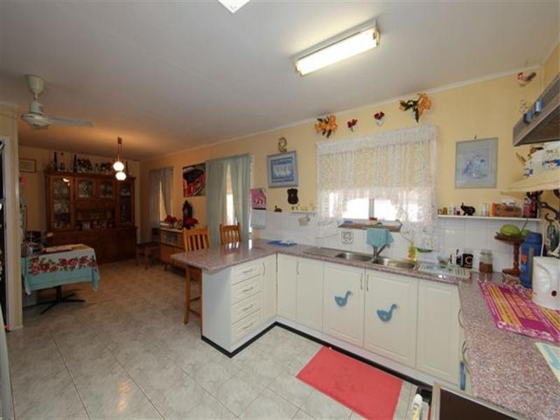 2 Banfield Street, Thabeban QLD 4670