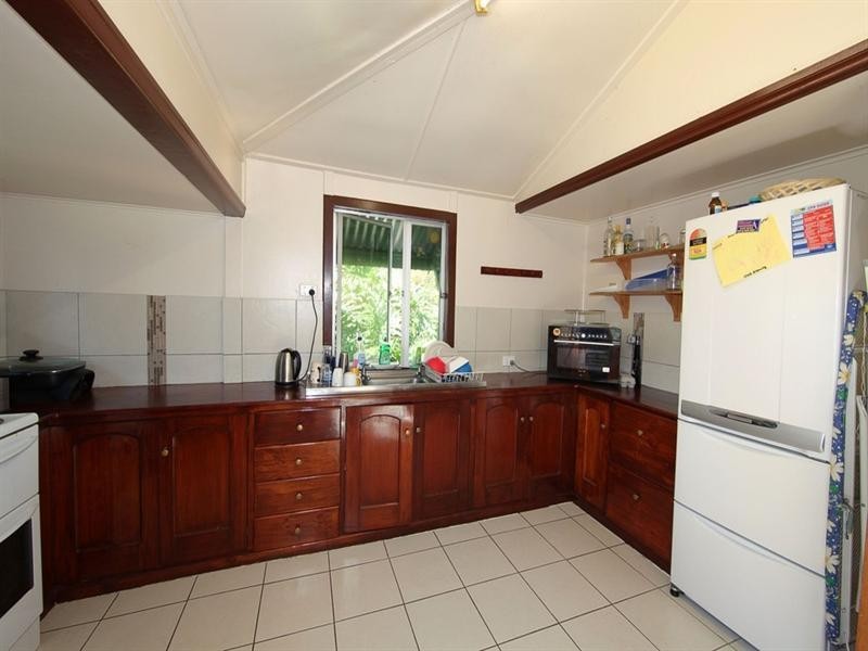 10 Lawrence Street, Bundaberg North QLD 4670