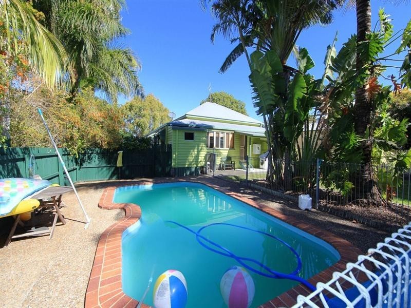 10 Lawrence Street, Bundaberg North QLD 4670