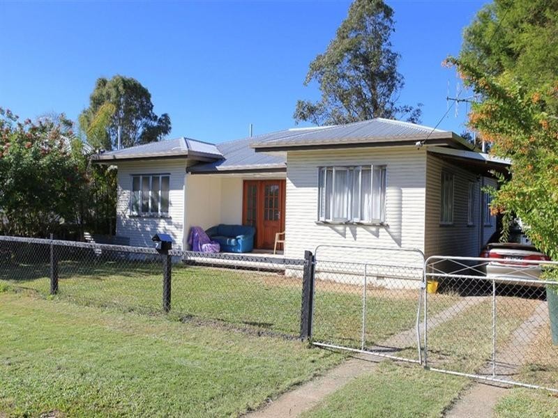 7 Hay St E, Avenell Heights QLD 4670