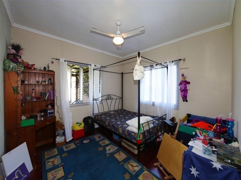 7 Hay St E, Avenell Heights QLD 4670