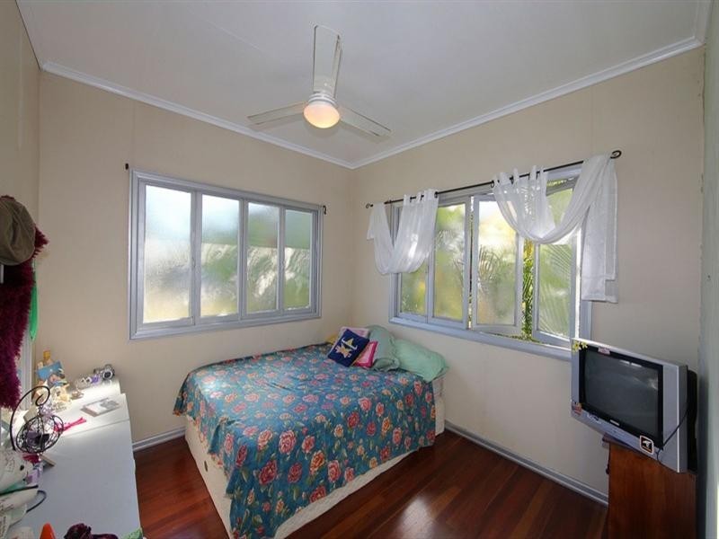 7 Hay St E, Avenell Heights QLD 4670