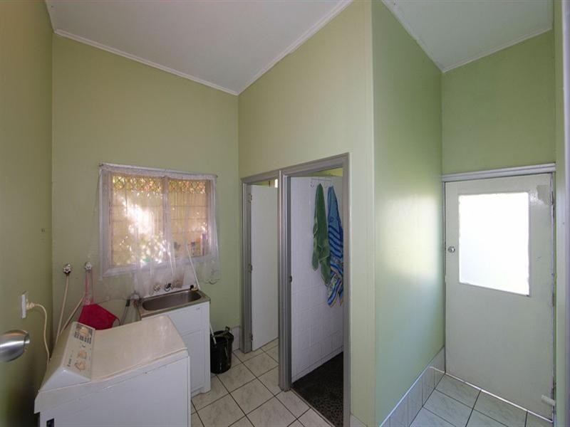 7 Hay St E, Avenell Heights QLD 4670