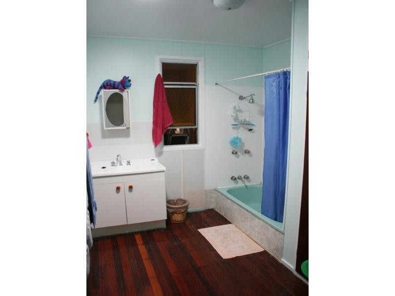 7 Peatey Street, Kepnock QLD 4670