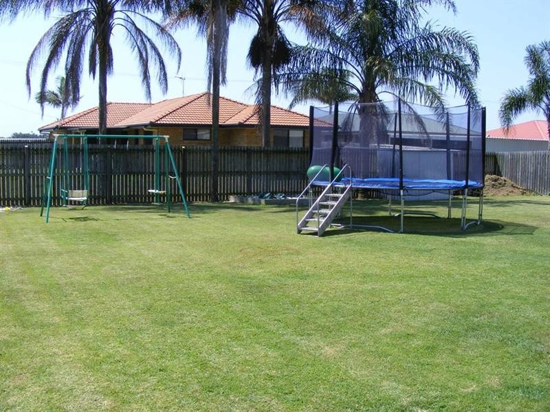 40 Paradise Avenue, Thabeban QLD 4670