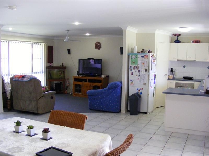 40 Paradise Avenue, Thabeban QLD 4670