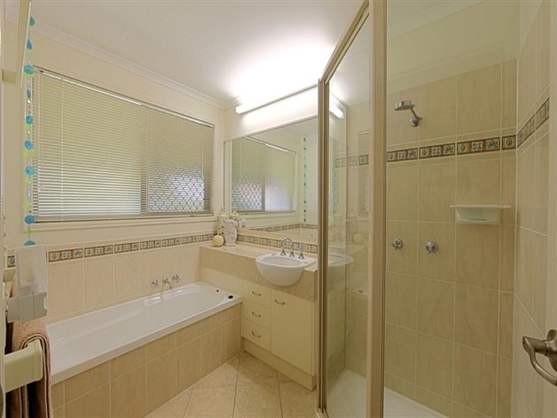 18 Fixter Avenue, Kalkie QLD 4670