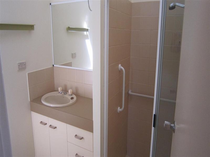 4/15 Thabeban Street, Avenell Heights QLD 4670