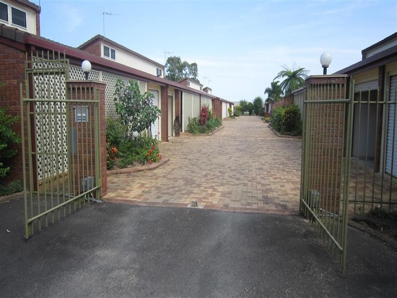 4/15 Thabeban Street, Avenell Heights QLD 4670