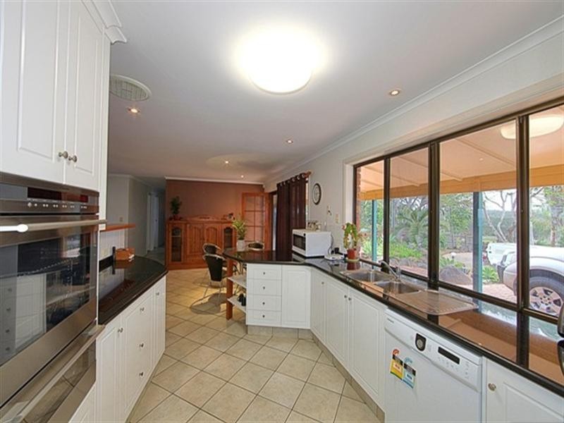 42 Barolin Esplanade, Coral Cove QLD 4670