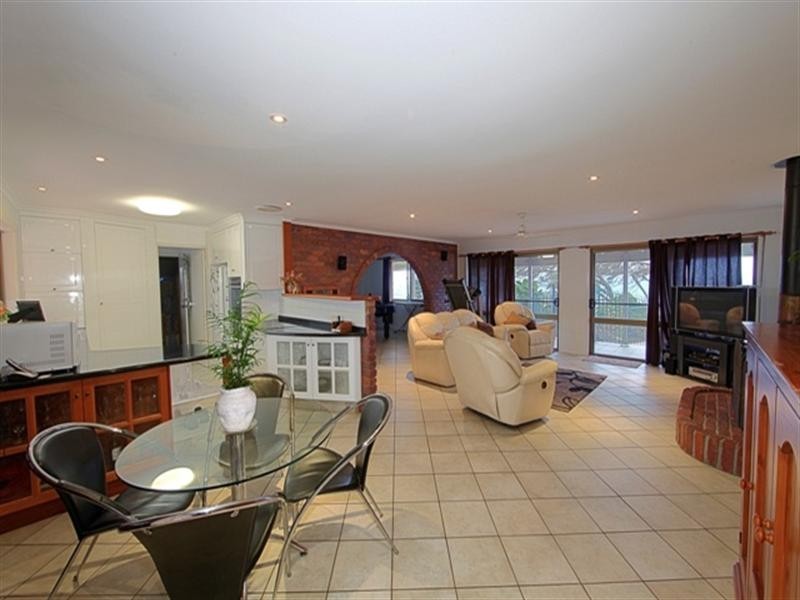 42 Barolin Esplanade, Coral Cove QLD 4670