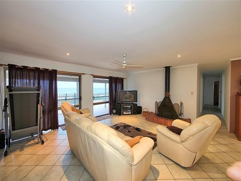 42 Barolin Esplanade, Coral Cove QLD 4670