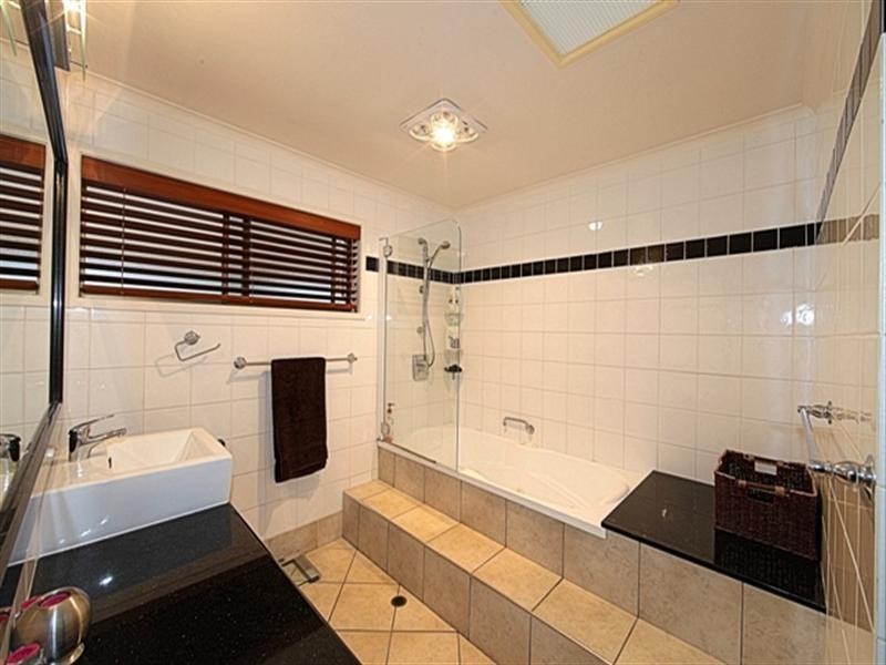 42 Barolin Esplanade, Coral Cove QLD 4670