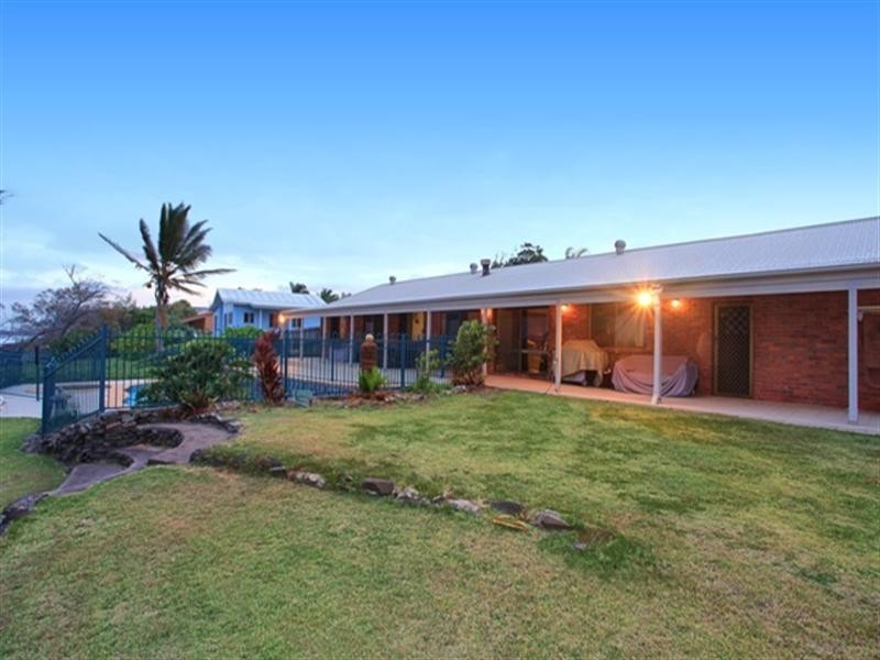 42 Barolin Esplanade, Coral Cove QLD 4670