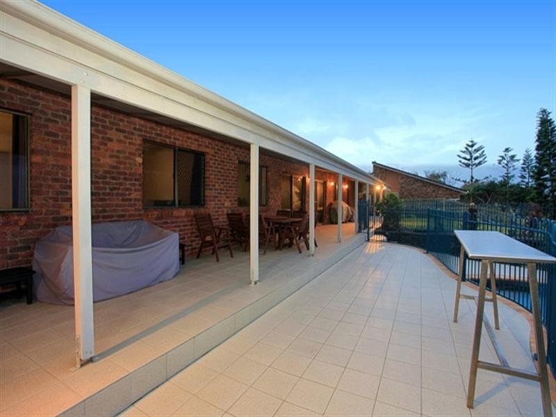 42 Barolin Esplanade, Coral Cove QLD 4670