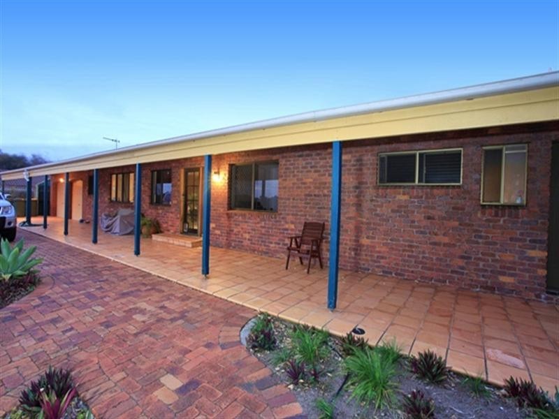 42 Barolin Esplanade, Coral Cove QLD 4670