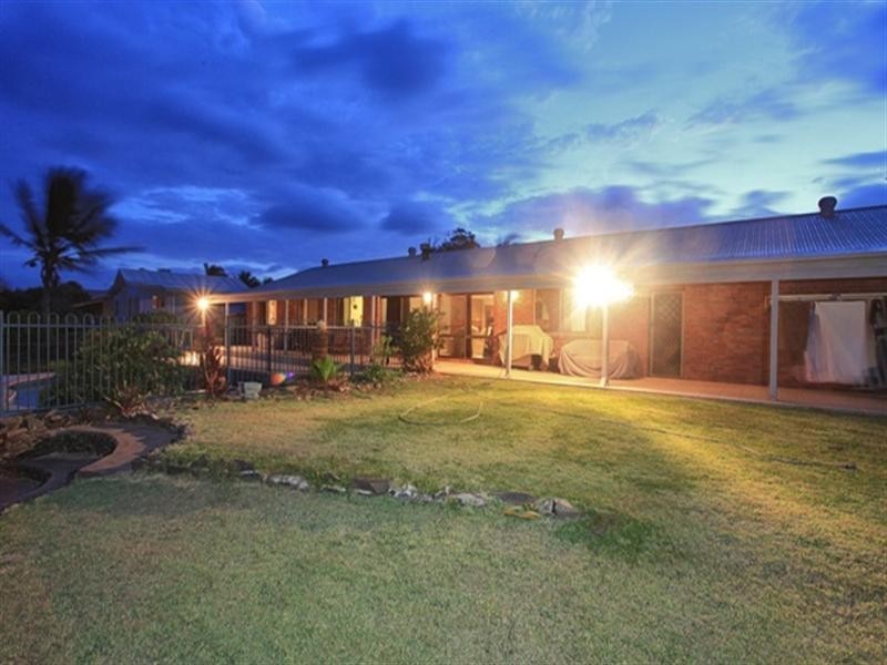 42 Barolin Esplanade, Coral Cove QLD 4670