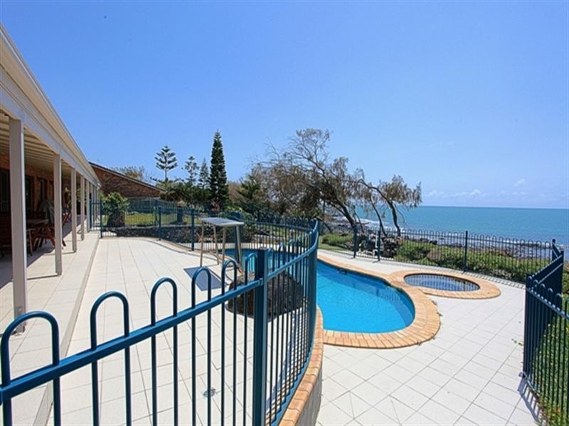 42 Barolin Esplanade, Coral Cove QLD 4670
