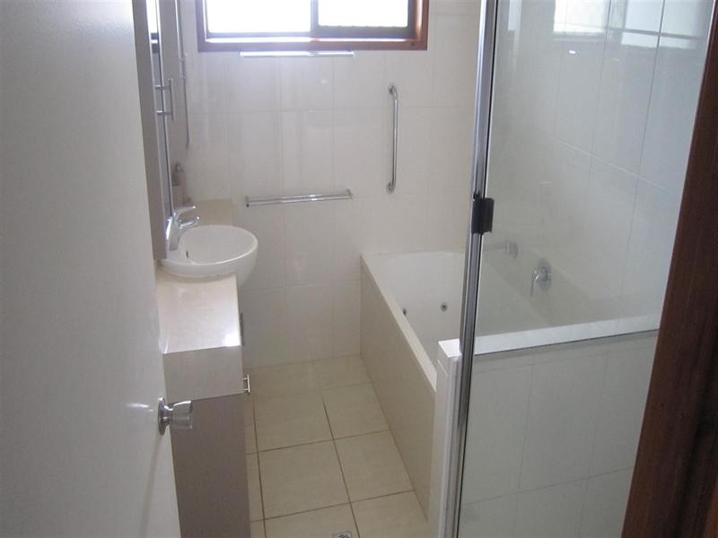 6 Shailer Court, Thabeban QLD 4670