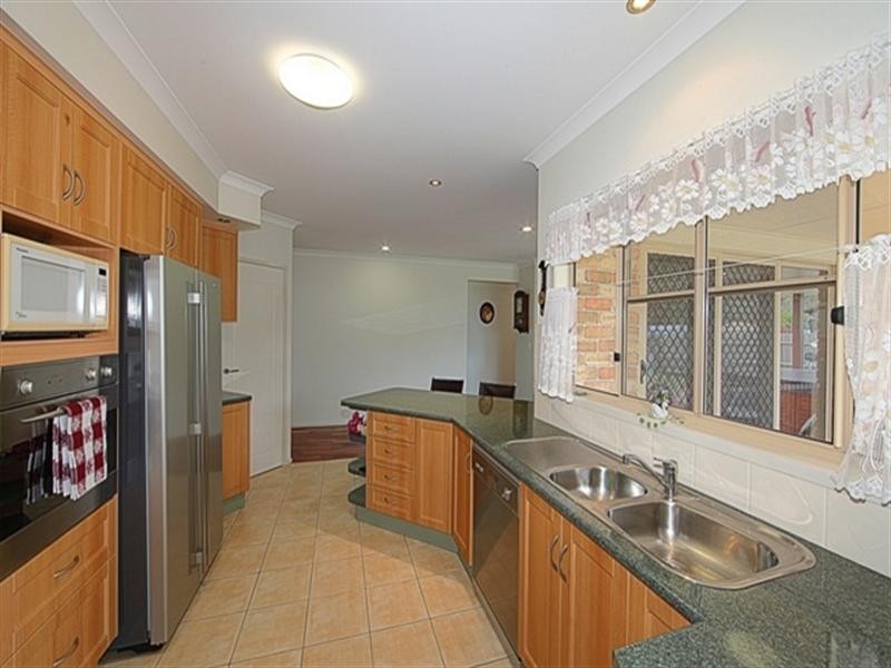 17a LOVERS Walk, Thabeban QLD 4670
