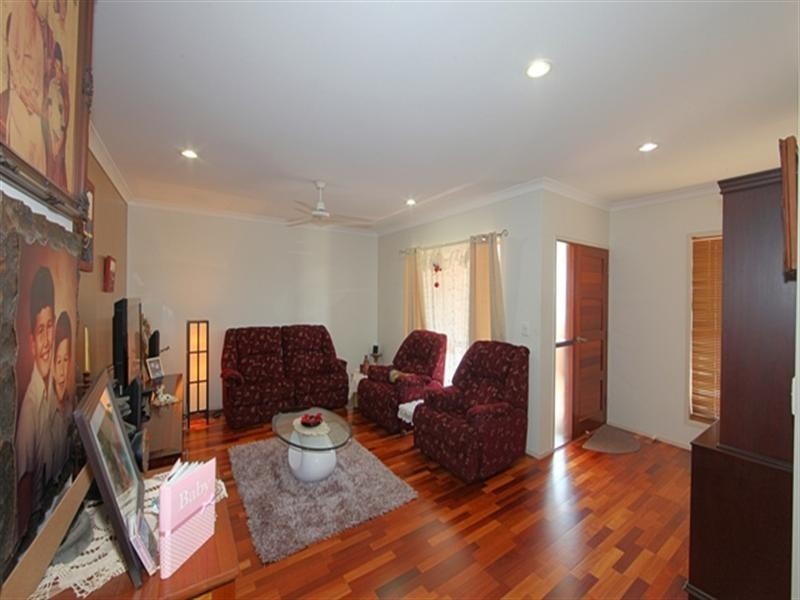 17a LOVERS Walk, Thabeban QLD 4670