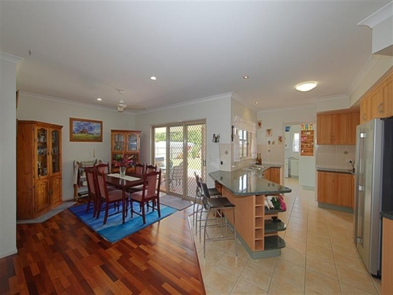17a LOVERS Walk, Thabeban QLD 4670