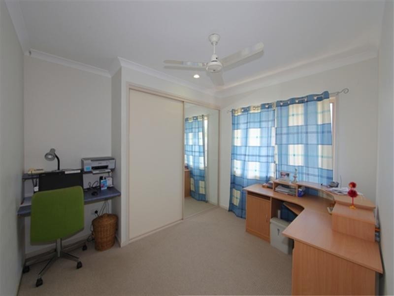 17a LOVERS Walk, Thabeban QLD 4670