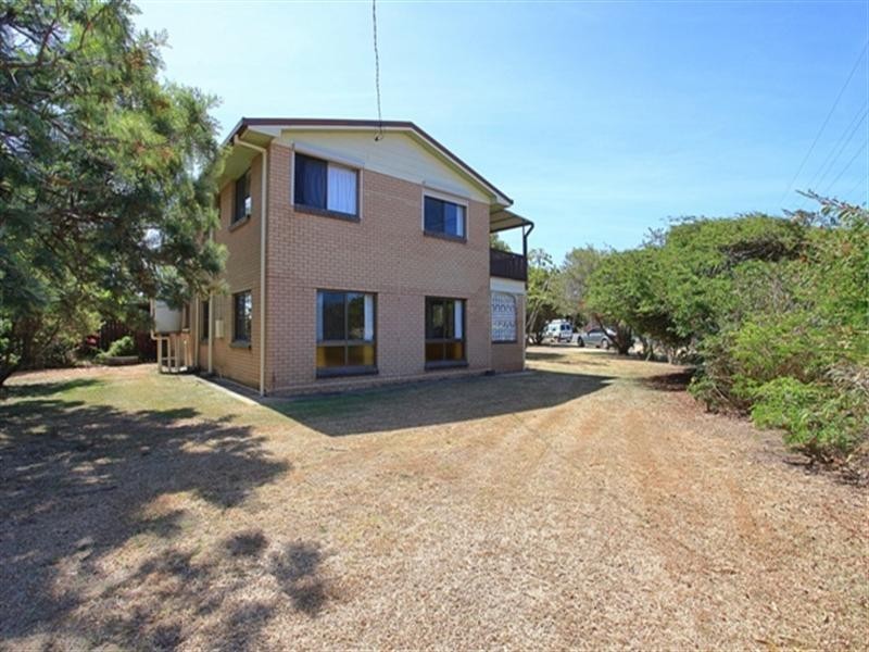 2 Zunker Street, Burnett Heads QLD 4670