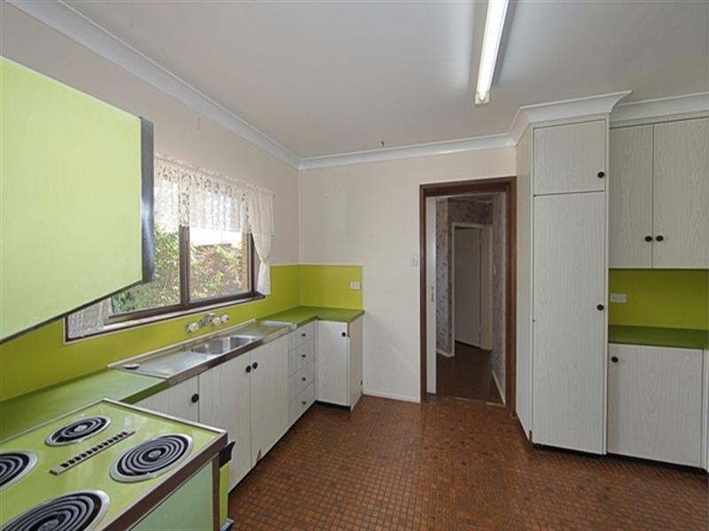 2 Zunker Street, Burnett Heads QLD 4670